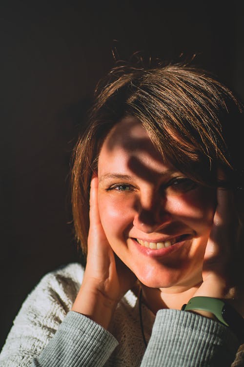 files/free-photo-of-smiling-woman-in-natural-sunlight-portrait.jpg