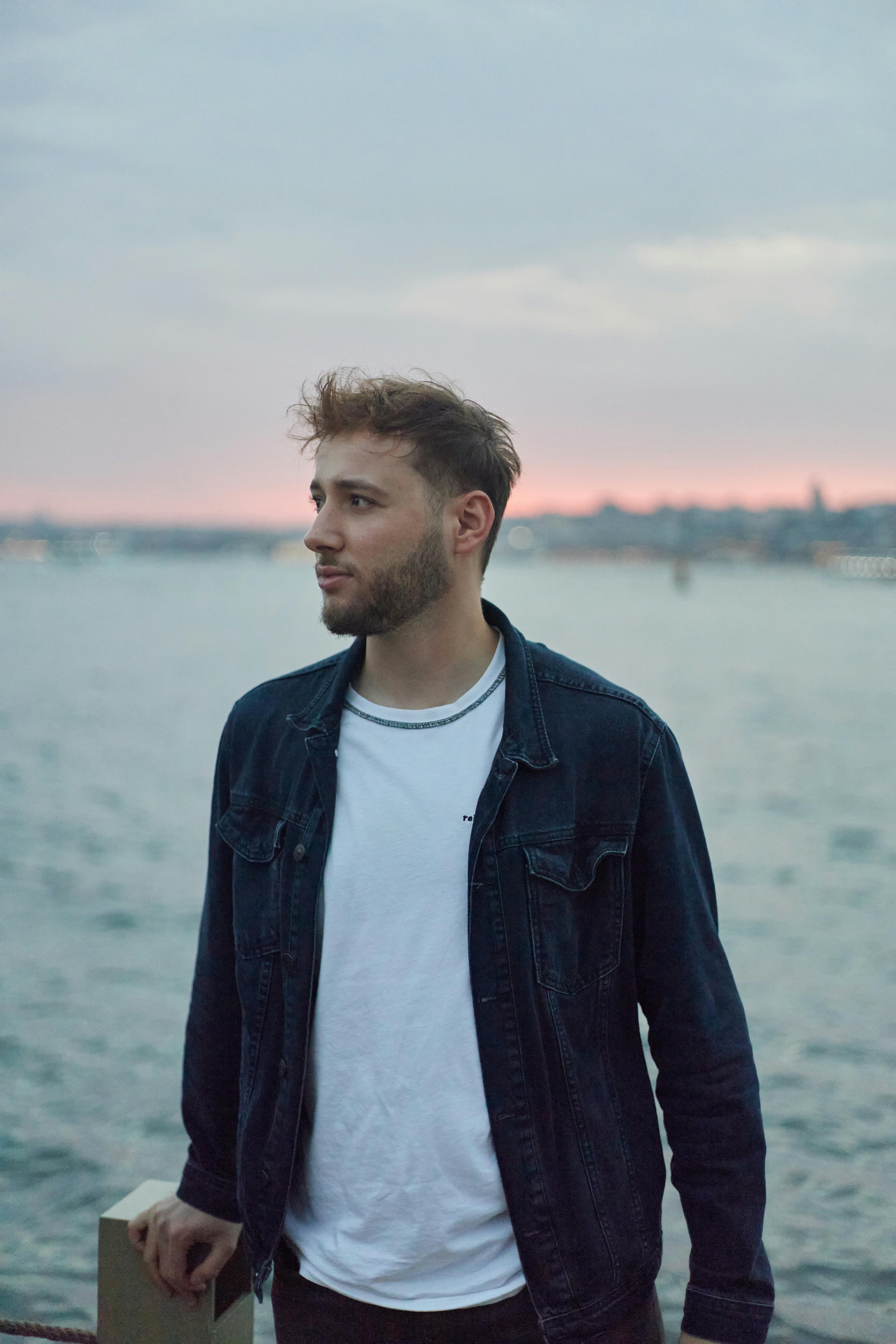 files/free-photo-of-young-man-by-the-bosphorus-at-sunset-istanbul.jpg